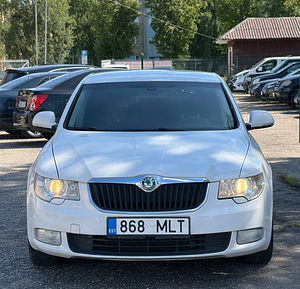 SKODA SUPERB (1 foto / 8)