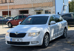SKODA SUPERB (2 foto / 8)
