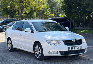 SKODA SUPERB (3 foto / 8)