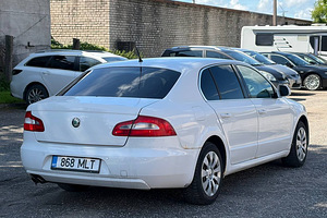 SKODA SUPERB (4 foto / 8)