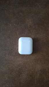 AirPods 2-го поколения (1 фото из 4)