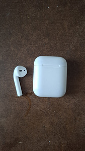 AirPods 2-го поколения (2 фото из 4)