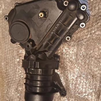 Корпус масляного фильтра 30757730 (Volvo V70, XC60, XC70 2010 и др.)