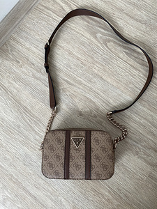 GUESS kott (1 foto / 5)