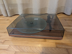 Виниловый проигрыватель Pro-Ject T1 Phono SB (2 фото из 2)