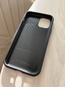 Чехол OtterBox Symmetry для iPhone 11 Pro (3 фото из 4)