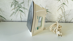 Паровой утюг Philips (2 фото из 6)