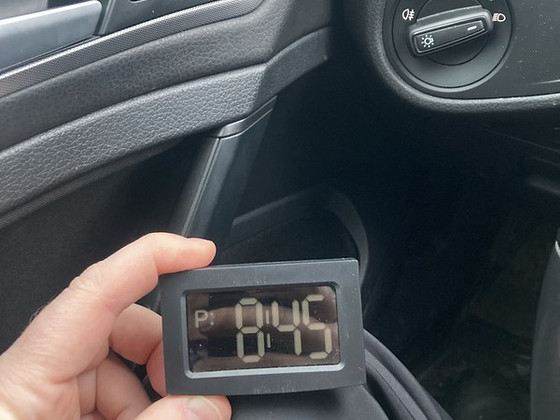 Парковочные часы для автомобиля