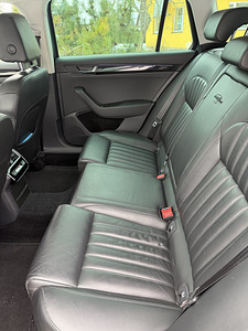 Skoda Superb L&K (7 фото из 13)