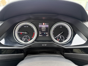 Skoda Superb L&K (10 фото из 13)