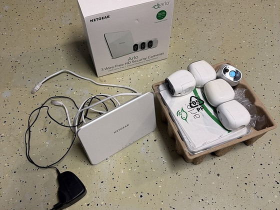 Koduvalve kompelkt ARLO VMS3530 5-kaameraga