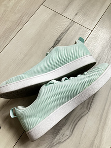 Adidas кроссовки (1 фото из 2)