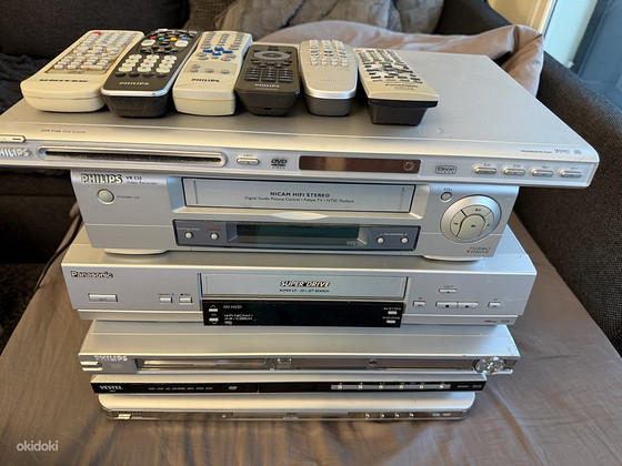 4 DVD/CD плеера + 2 VHS видеомагнитофона Panasonic и Philips