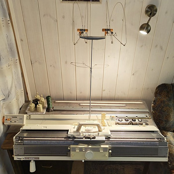 Продается вязальная машина Brother KH-836