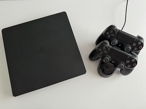 PlayStation 4 (1 фото из 4)