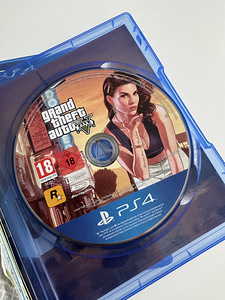 PlayStation 4 (2 фото из 4)