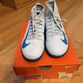 Nike зальные бутсы р.33,5
