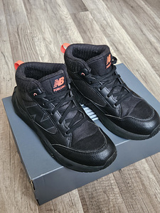 New Balance 40 размер (1 фото из 9)