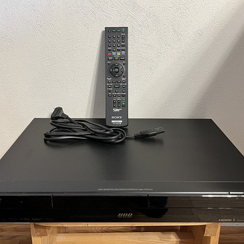 Наслаждайтесь качеством изображения на большом экране с 4K Ultra HD Blu-ray диск...
