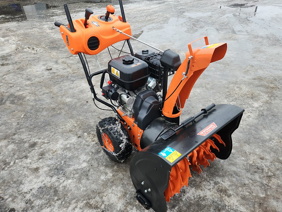 UUEVÄÄRNE LUMEPUHUR TARMO XTP121 11HP