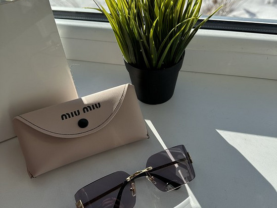 Солнцезащитные очки Miu Miu