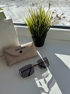 Miu Miu päikeseprillid (2 foto / 4)