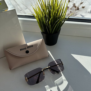 Солнцезащитные очки Miu Miu