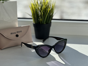 Miu Miu päikeseprillid (4 foto / 4)
