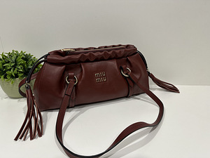 MiuMiu kotid (4 foto / 5)
