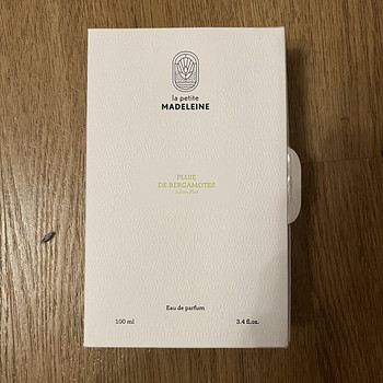 La Petite Madeleine Pluie de Bergamotes perfume