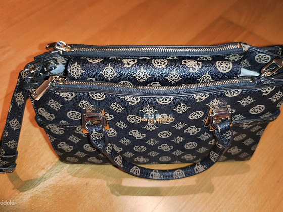 Сумка Guess