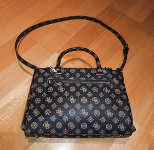 Сумка Guess (4 фото из 4)