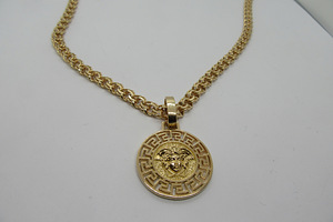 Новый золотой медальон в стиле Versace 10,98 г. (4 фото из 4)