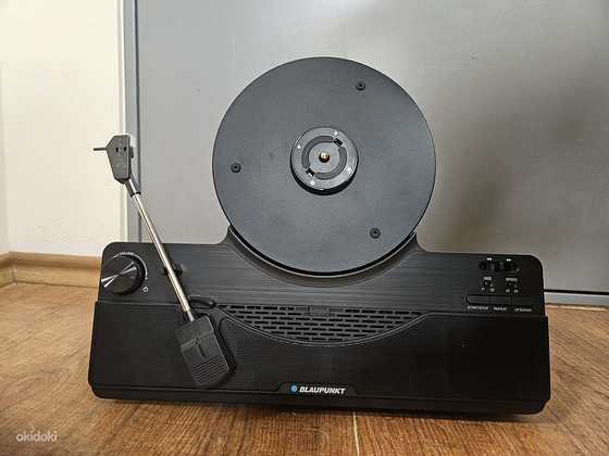 Blaupunkt VT100BK on vertikaalne vinüülplaadimängija koos BT