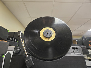 Blaupunkt VT100BK - вертикальный виниловый проигрыватель с BT (4 фото из 5)