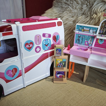 Barbie kiirabiauto ja lemmikloomapod