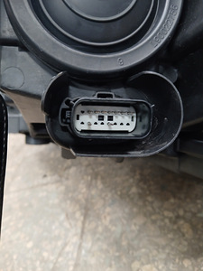Передние фары ford kuga hybrid 2024 (4 фото из 5)