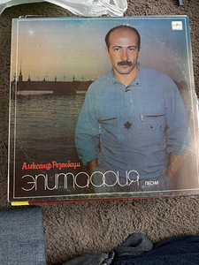 Виниловые пластинки (3 фото из 10)