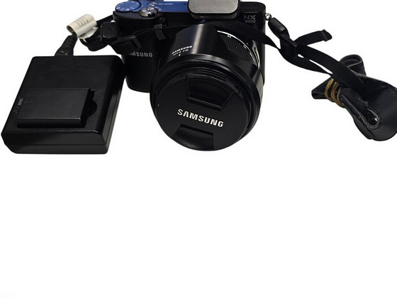 Peegelkaamera Samsung NX1000 + Laadija