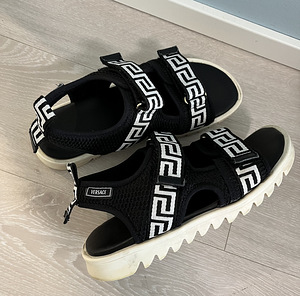 Сандалии Versace (1 фото из 6)