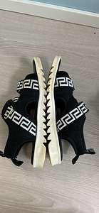 Сандалии Versace (5 фото из 6)