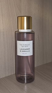 Lavender and vanilla Victoria's secret mist (1 foto / 1)