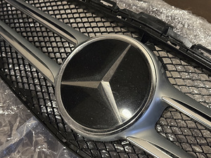Mercedes C class W205 iluvõre Distronic embleem (2 foto / 3)