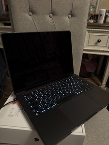 MacBook Pro 14” (2024) Apple M4 / 16GB / 512GB (1 foto / 7)
