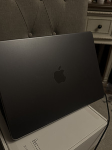 MacBook Pro 14” (2024) Apple M4 / 16GB / 512GB (7 foto / 7)