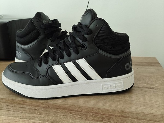 Adidas tossud