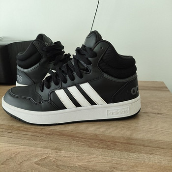 Adidas tossud