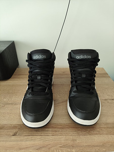 Adidas кроссовки (6 фото из 6)