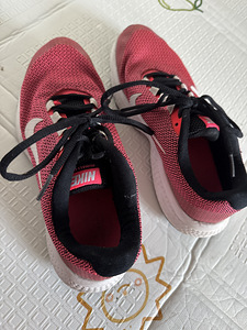 Женские nike кроссовки (1 фото из 4)