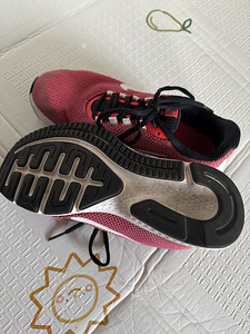 Женские nike кроссовки (3 фото из 4)